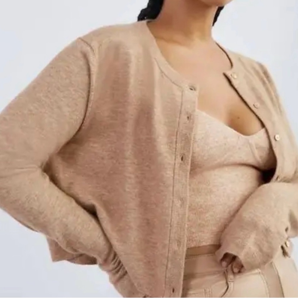 NWOT Aritzia Tan Cardigan Sweater with Long Sleeves and Cropped Style - Picture 2 of 4